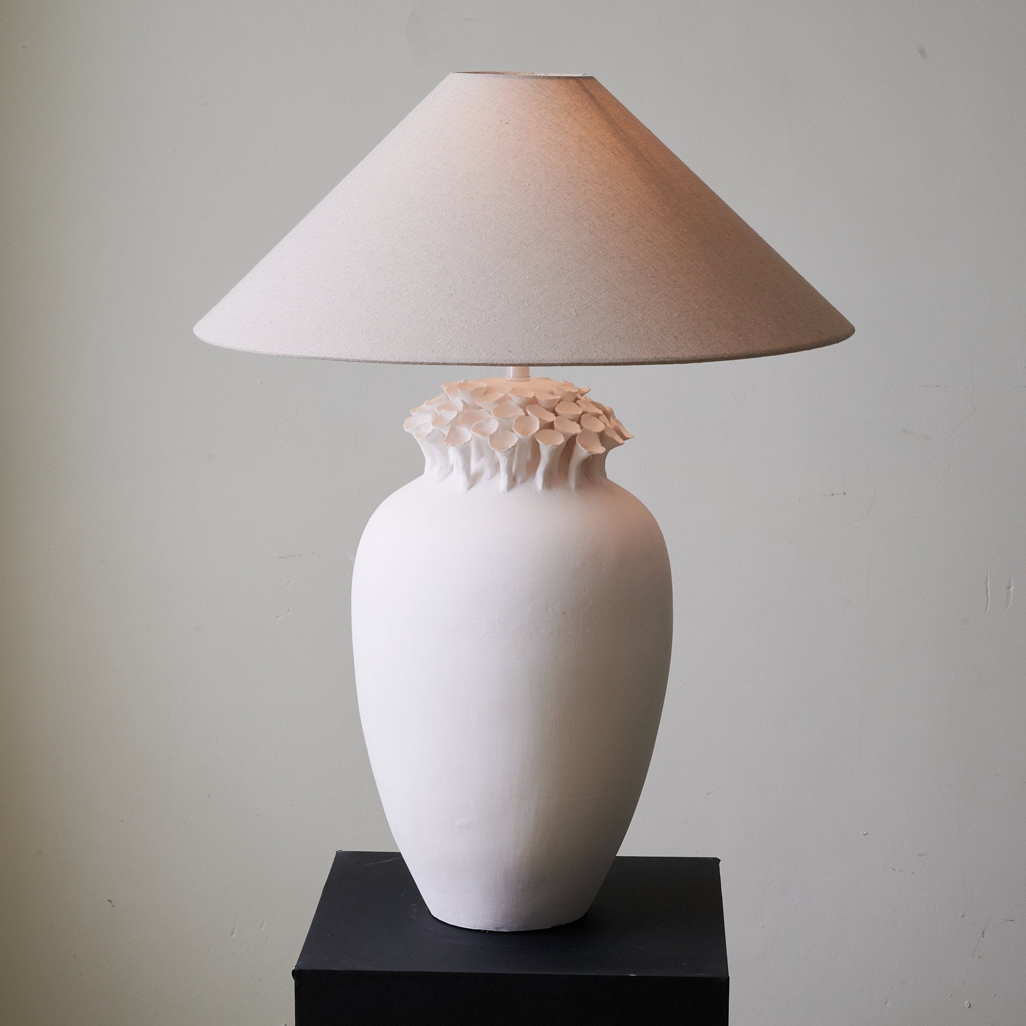 Blossom Crest Ceramic Table Lamp