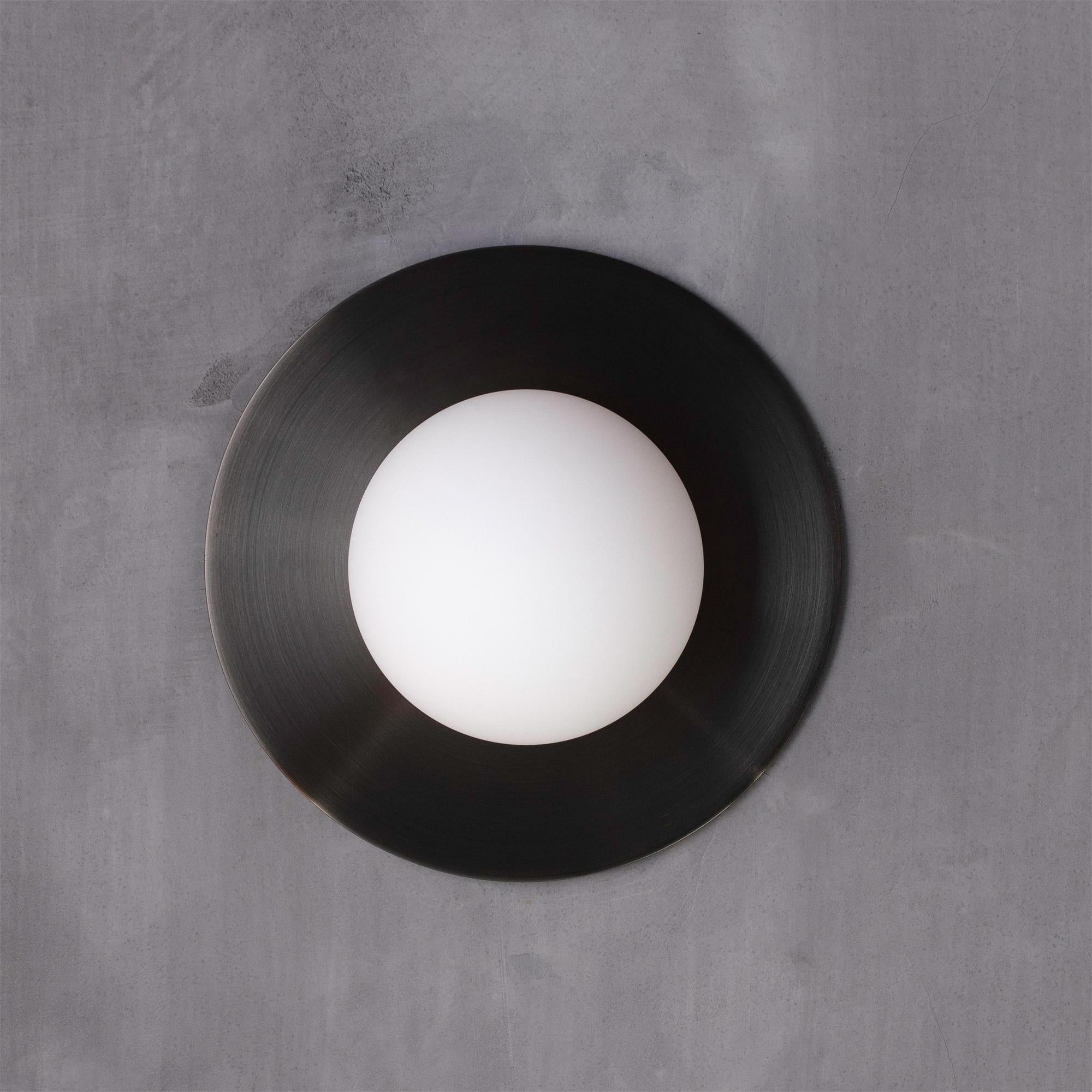 Corona Round Wall Lamp