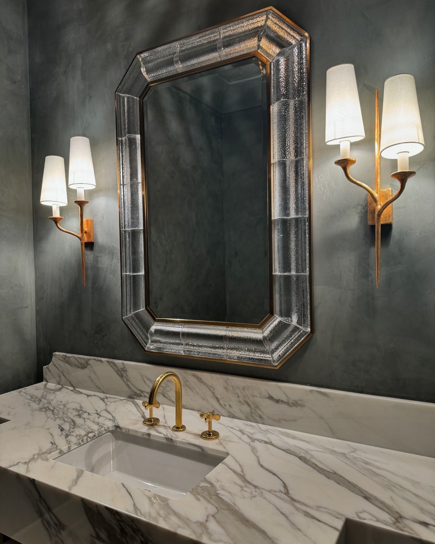 Iberia Wall Lamp