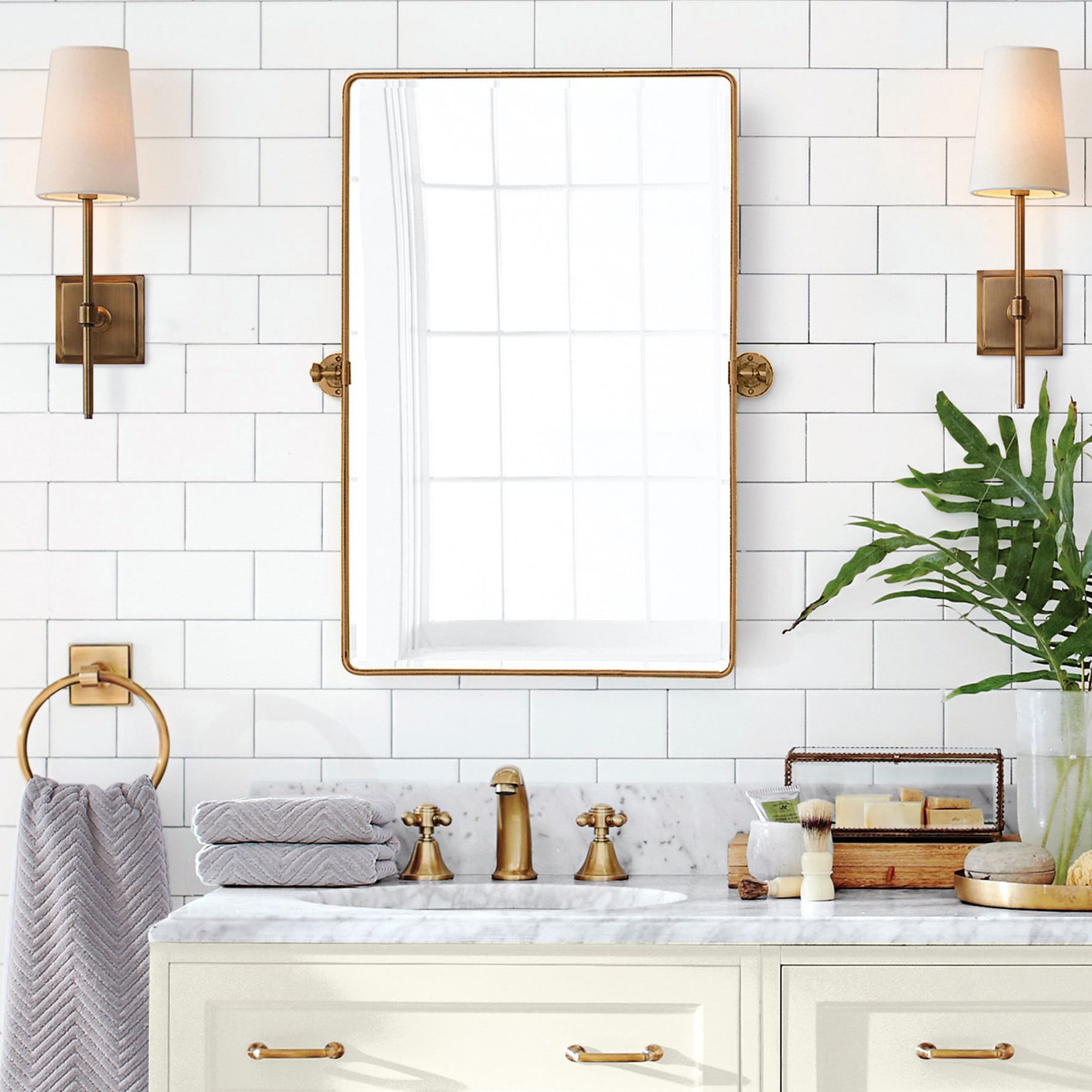 Hillsdale Wall Lamp