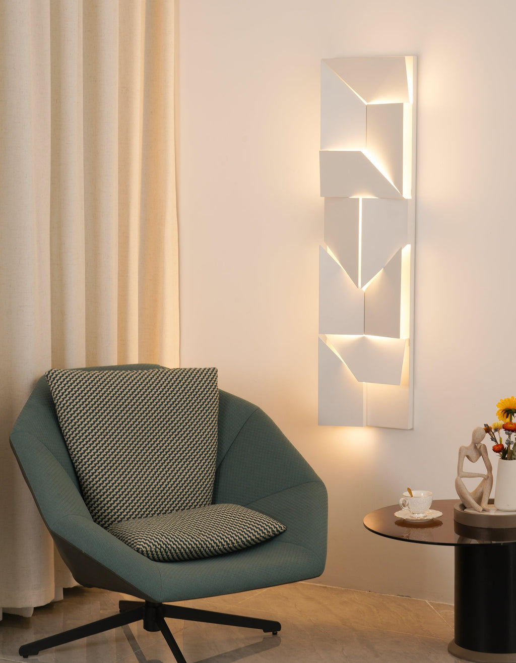 Shadows Grand Plug-in Sconce