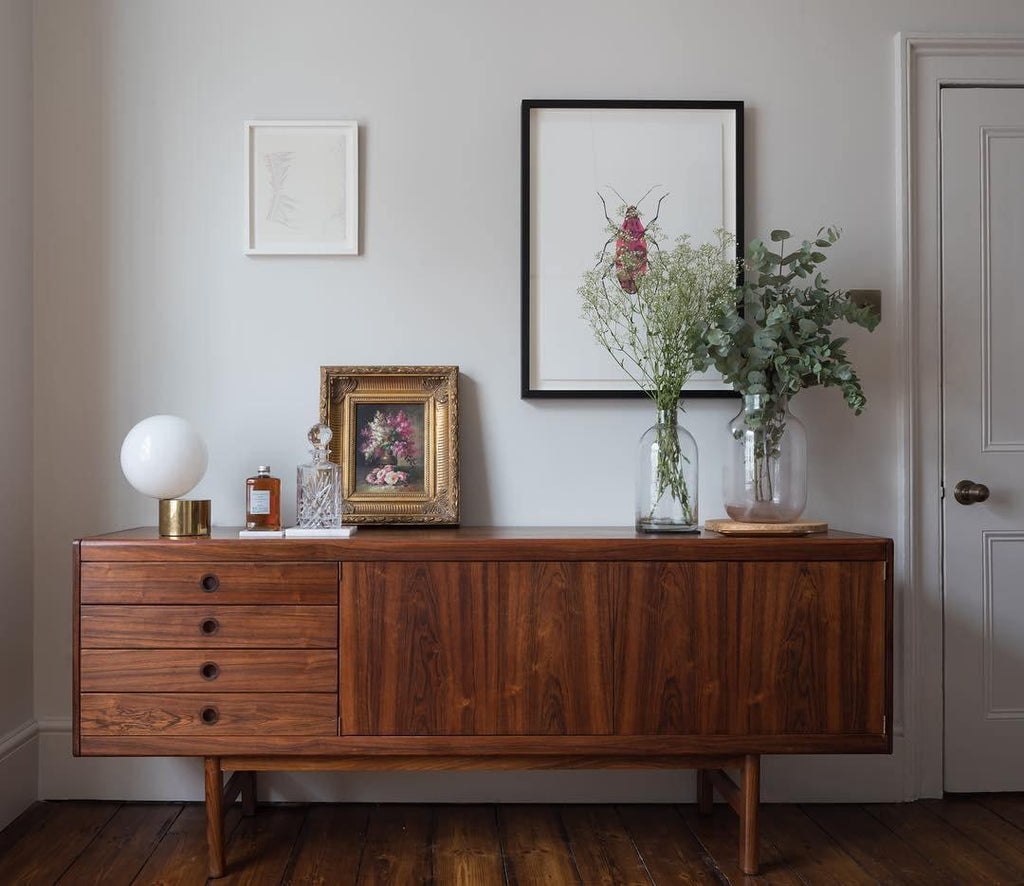 Tip of The Tongue Table Lamp